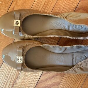 NEVER WORN | Tory Birch Tan Flat | Size 7
